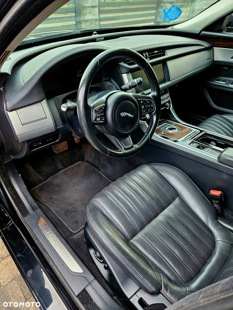 Jaguar XF 20d AWD Prestige - 7