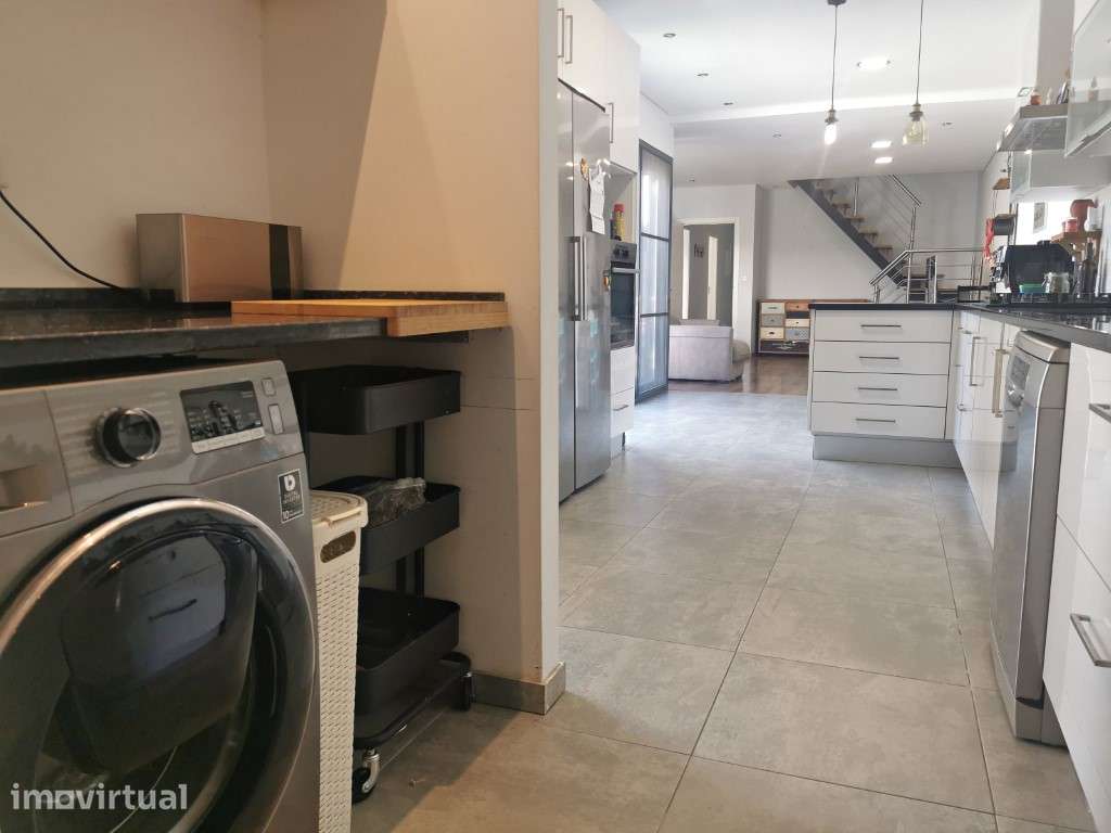 Moradia T3 +1 Renovada Pronta a Habitar Espaço, Conforto e excelent... - Grande imagem: 4/28