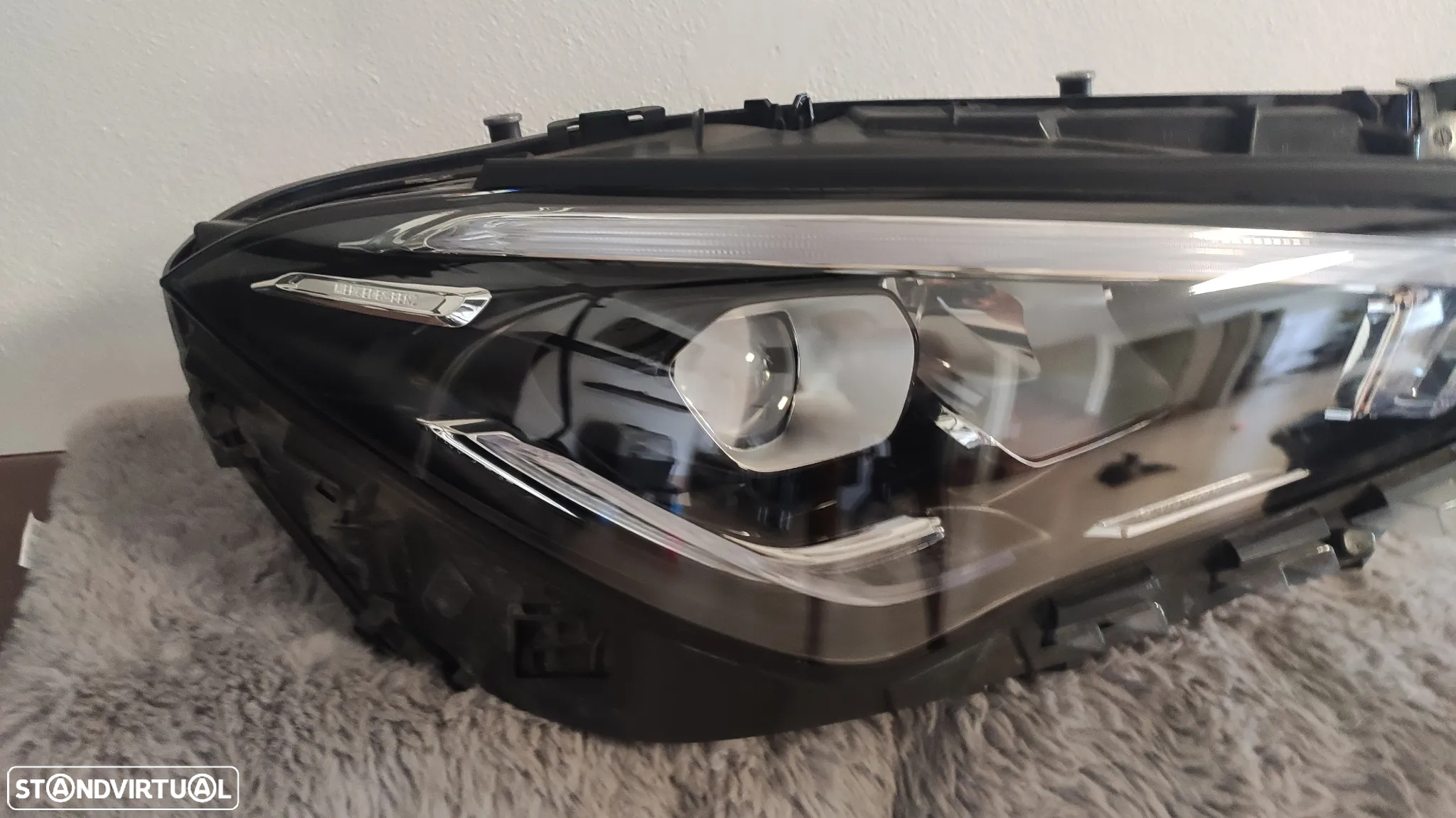 Farol direito Full Led performance CLA W118 - 2