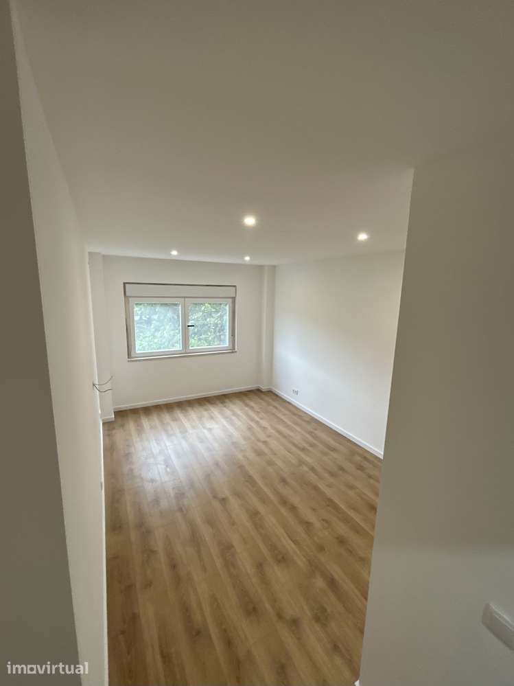 T3 com 2 casas de banho, segurança e bom acesso - Grande imagem: 5/17