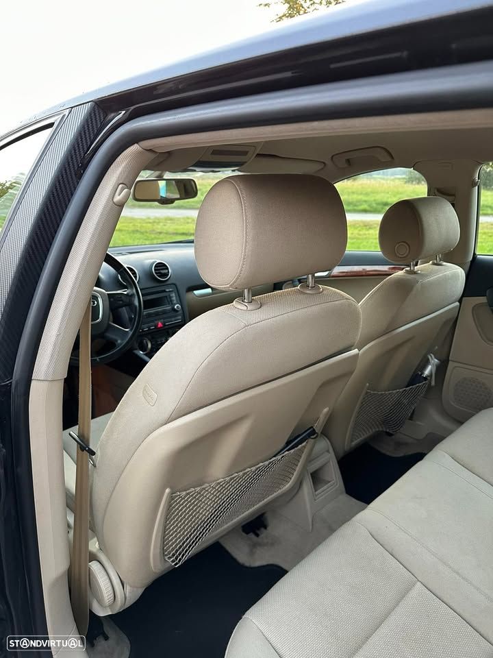 Audi A3 2.0 TDI DPF (DSG) S tronic Ambition - 4