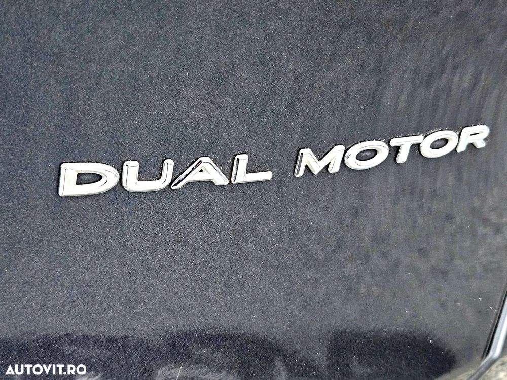 Tesla Model Y Long Range Dual Motor AWD - 12