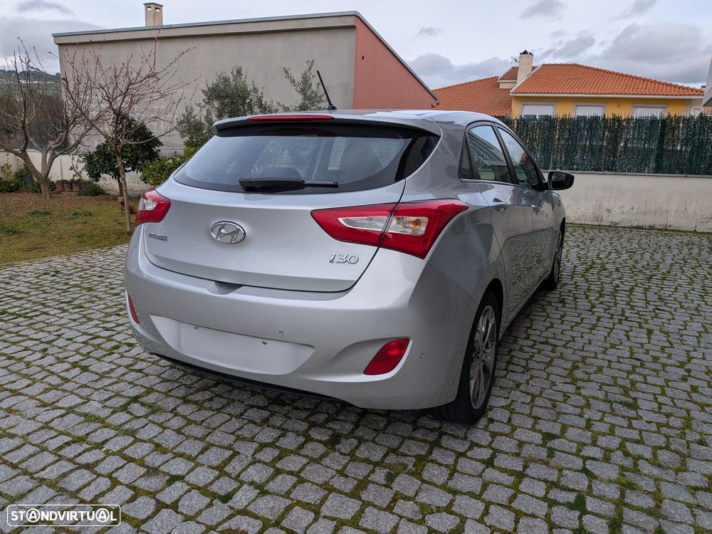Hyundai i30 1.6 CRDI STyle J17 - 2