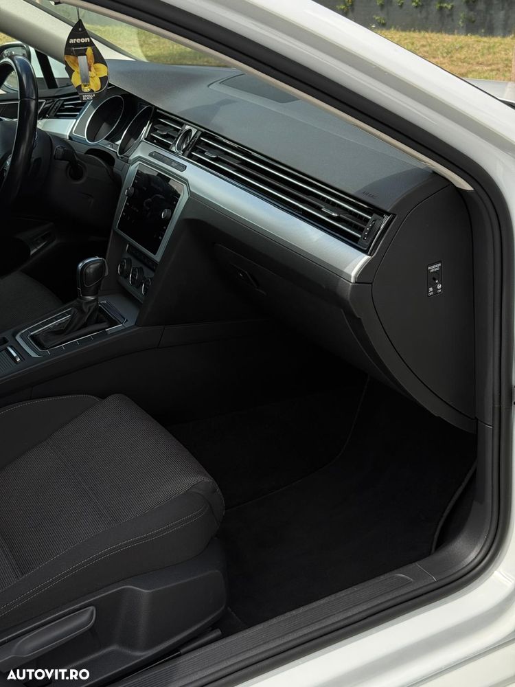 Volkswagen Passat 2.0 TDI SCR DSG Comfortline - 32