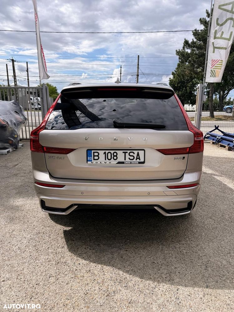 Volvo XC 60 B4 MHEV AT AWD Plus Dark - 13