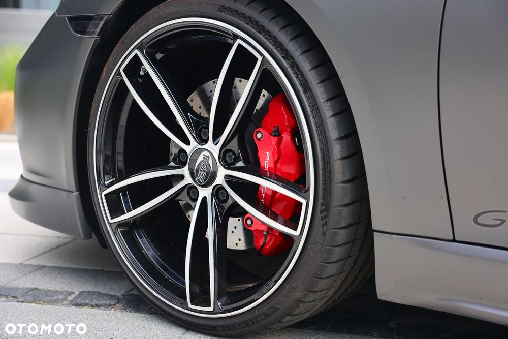 Porsche 718 Cayman - 16