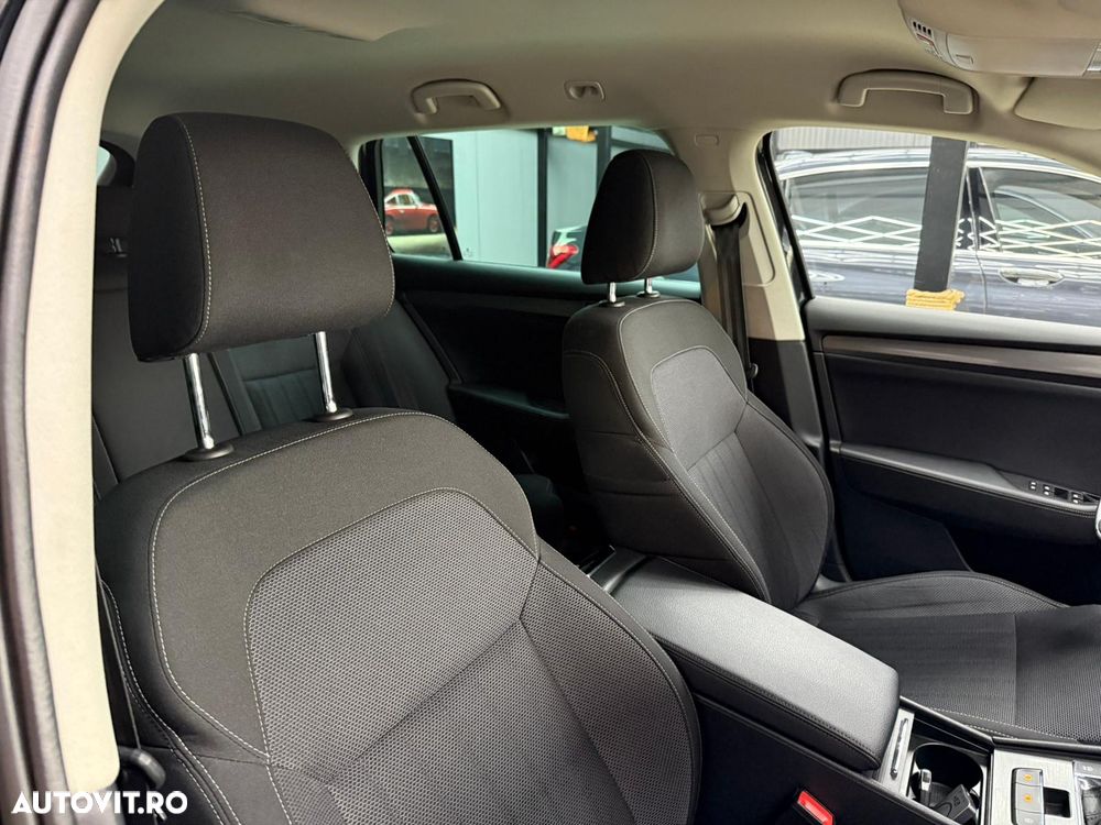 Skoda Superb 2.0 TDI DSG Ambition - 27