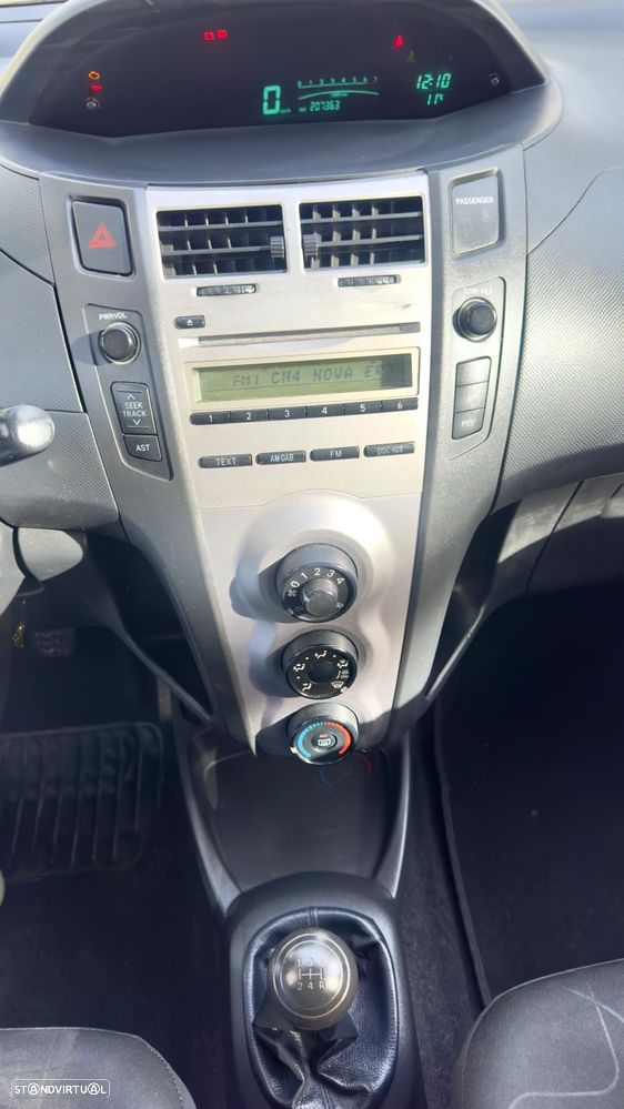 Toyota Yaris 1.0 VVT-i Life - 11