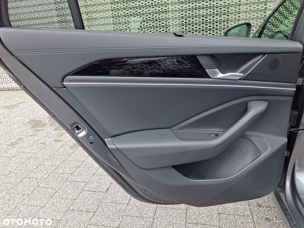 Volkswagen Passat - 14