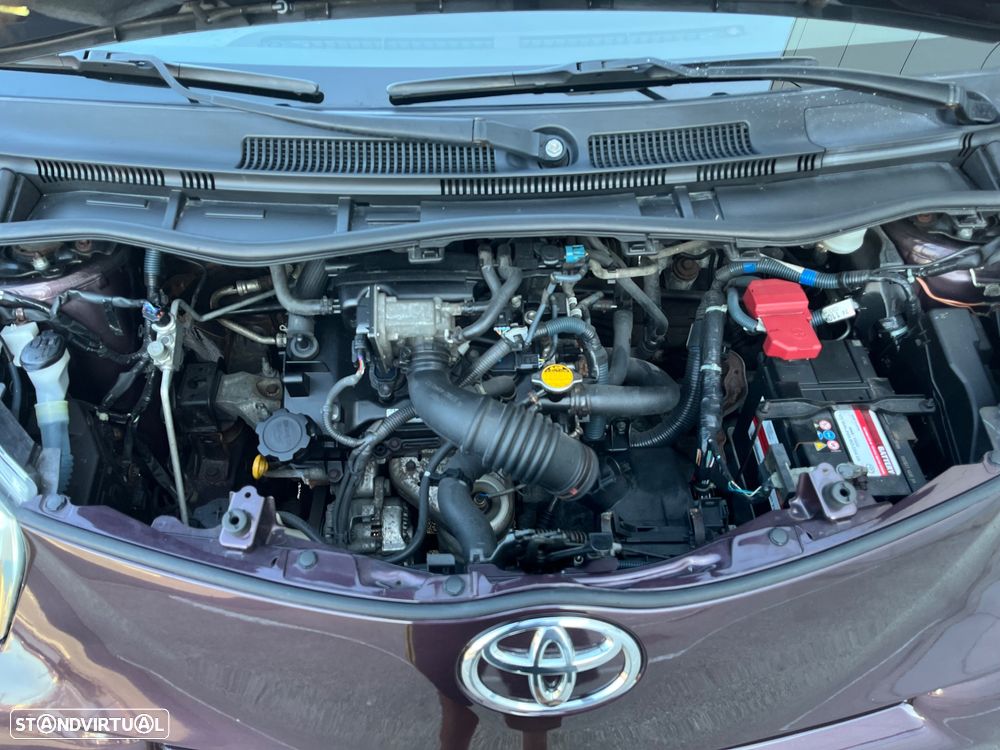 Toyota iQ 1.0 VVT-i 2 - 12
