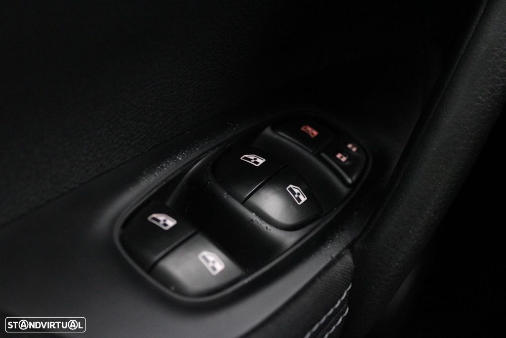 Nissan Qashqai 1.5 dCi N-Connecta - 17