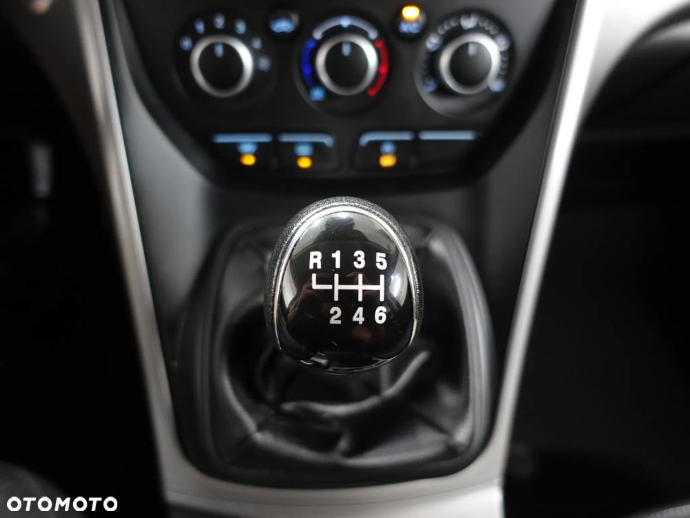 Ford Kuga - 32