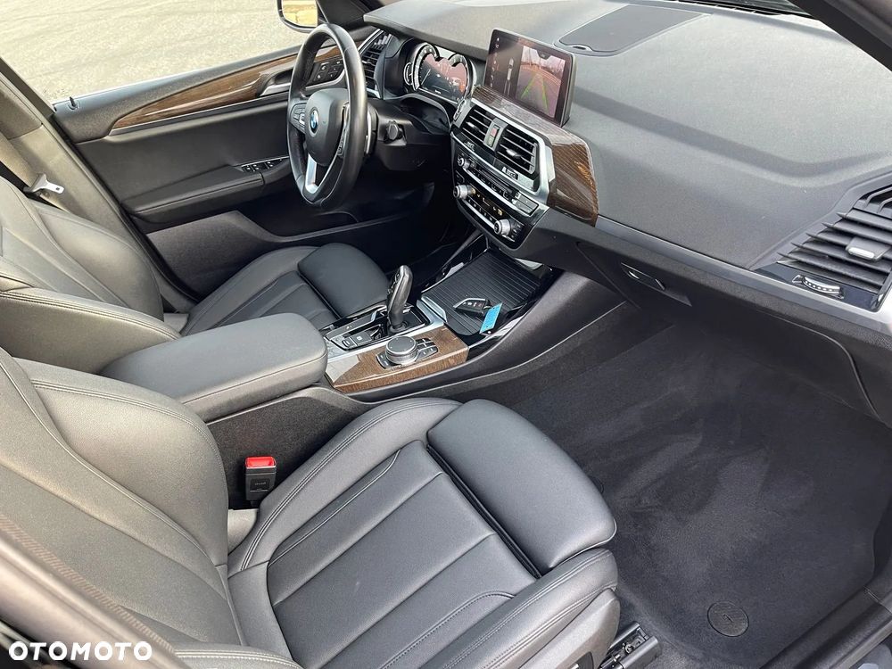 BMW X3 xDrive30i Luxury Line - 25