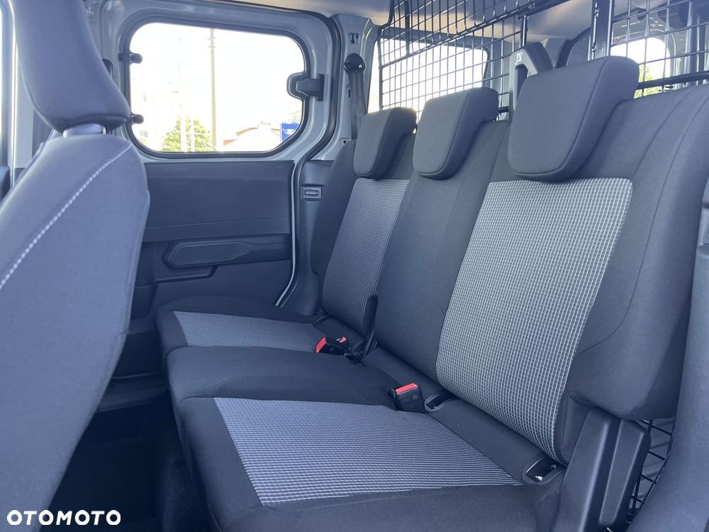 Ford Transit Courier - 16