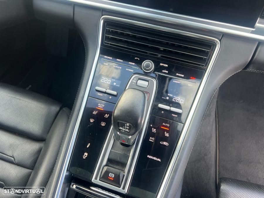 Porsche Panamera Sport Turismo 4 E-Hybrid - 12