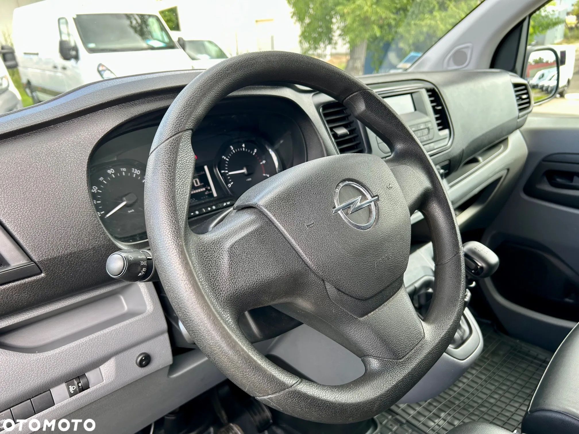 Opel Vivaro - 11