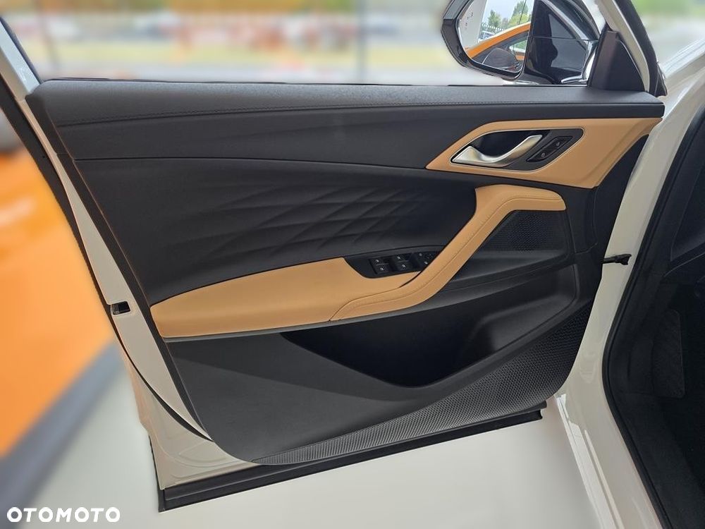 MG HS 1.5T HEV+ Exclusive - 12