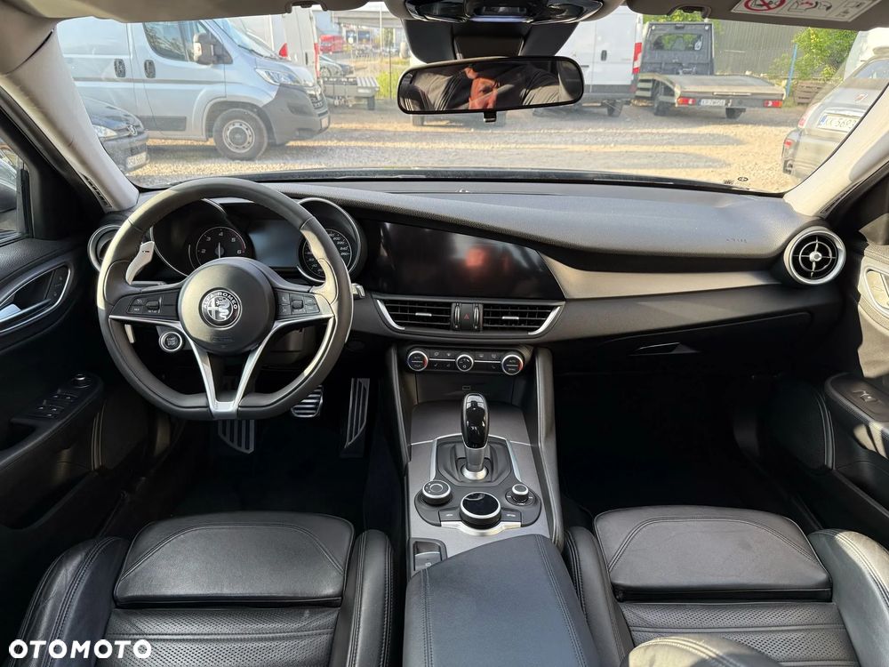 Alfa Romeo Giulia 2.2 Diesel AT8-Q4 Veloce - 5