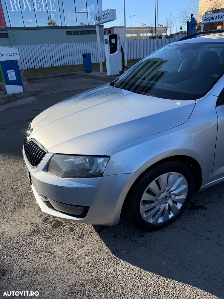 Skoda Octavia 1.6 TDI DSG Ambition - 9