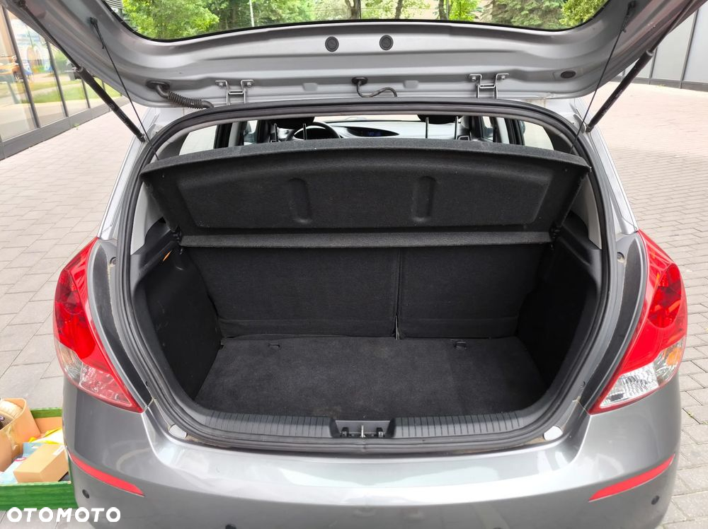 Hyundai i20 - 12