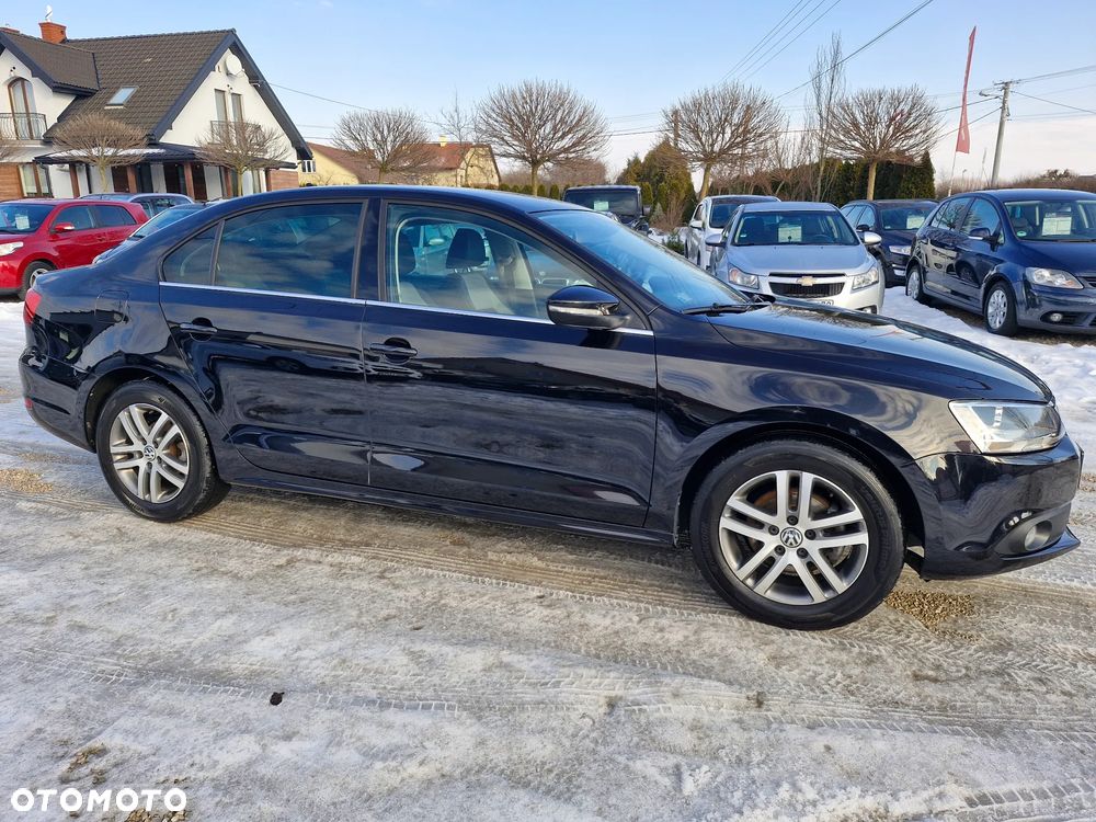 Volkswagen Jetta - 11