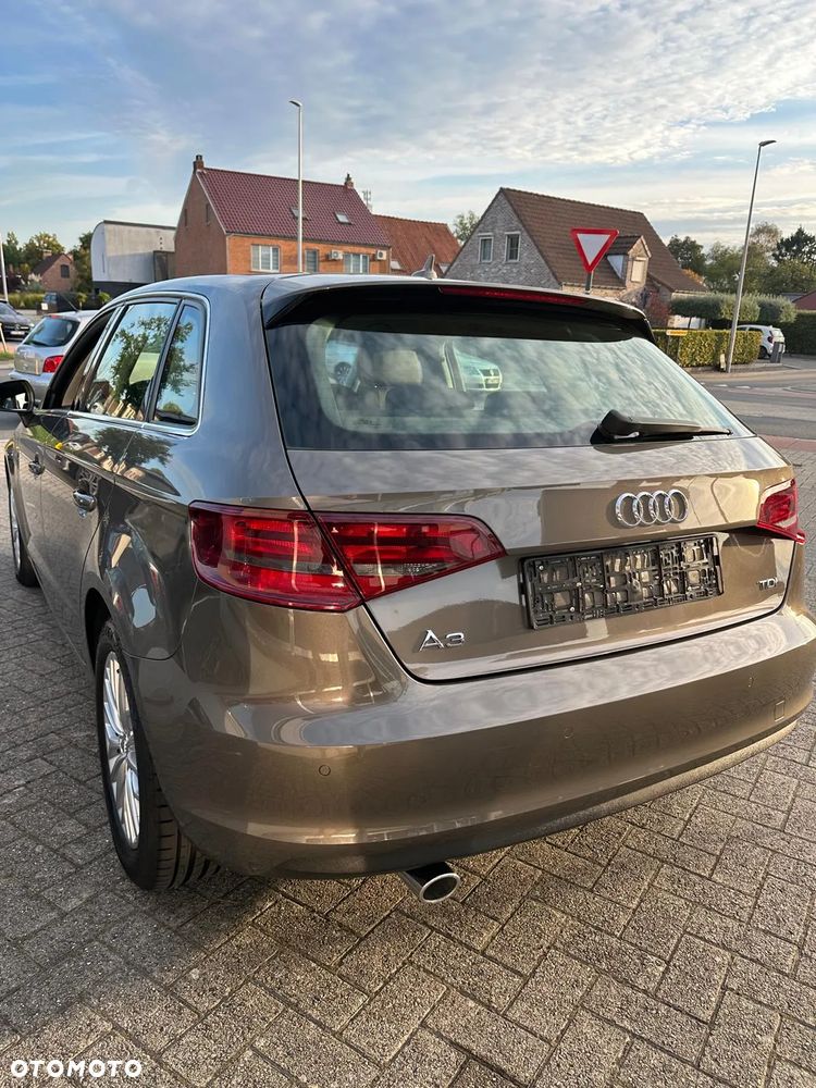 Audi A3 Sportback 1.6 TDI S line Sportpaket - 7