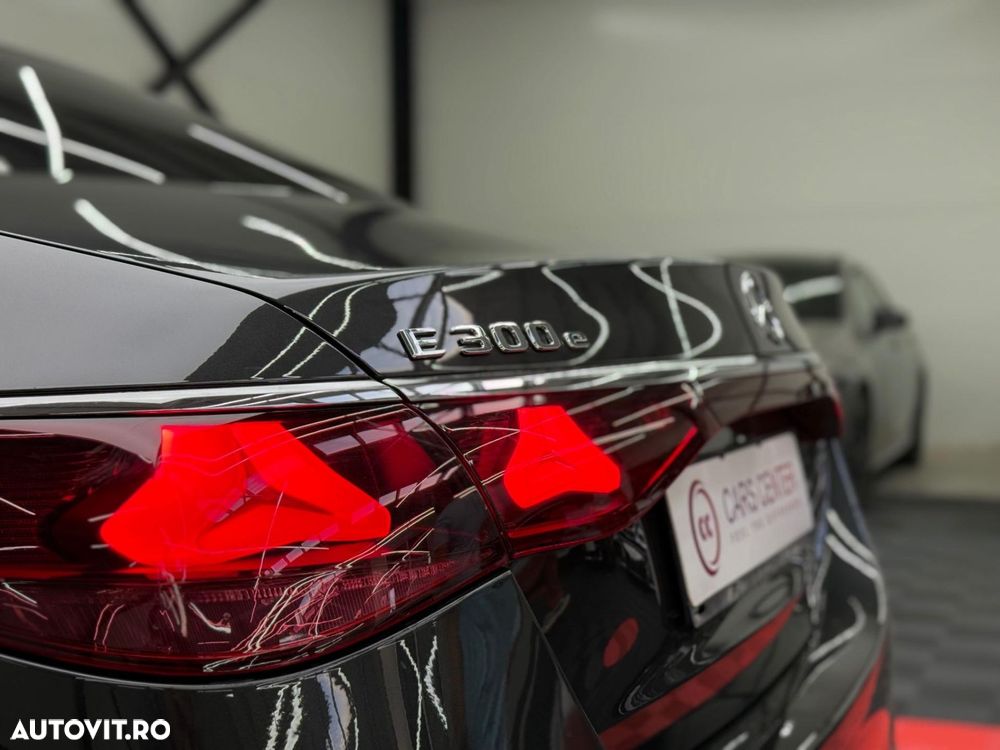 Mercedes-Benz E 300e 4Matic 9G-TRONIC Edition AMG Line - 37
