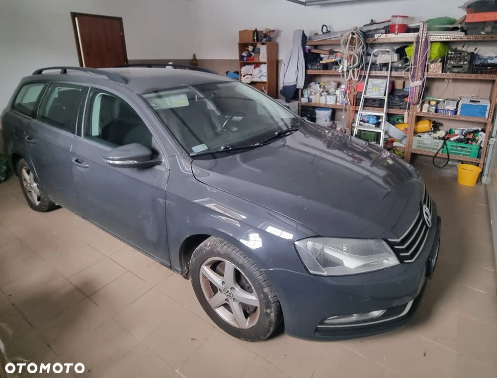 Volkswagen Passat - 1