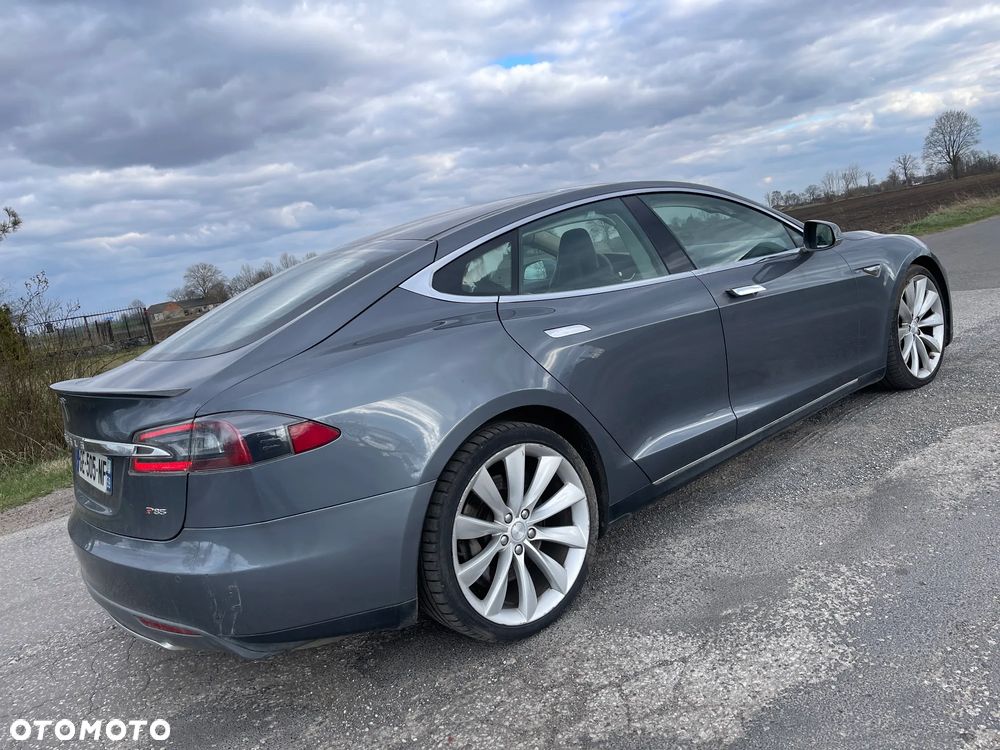 Tesla Model S - 31