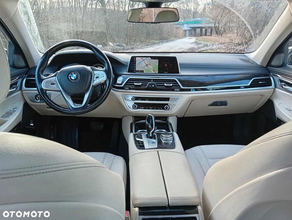 BMW Seria 7 740Li - 9