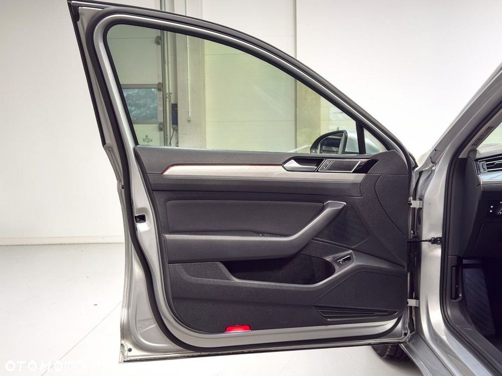 Volkswagen Passat - 18