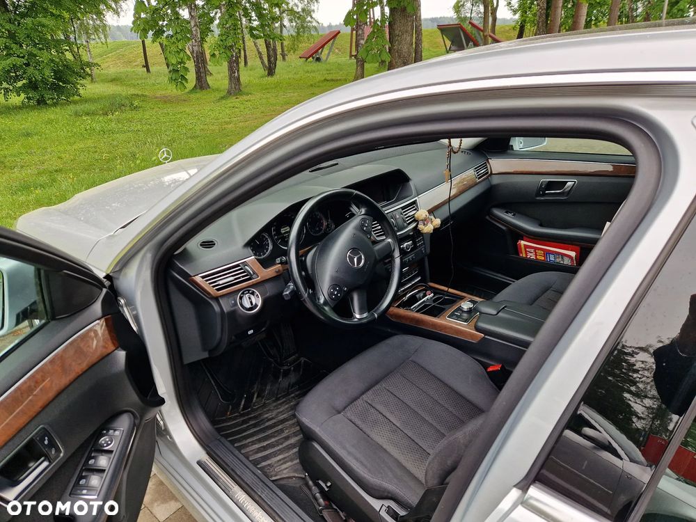 Mercedes-Benz Klasa E 220 CDI DPF BlueEFFICIENCY 7G-TRONIC Elegance - 29