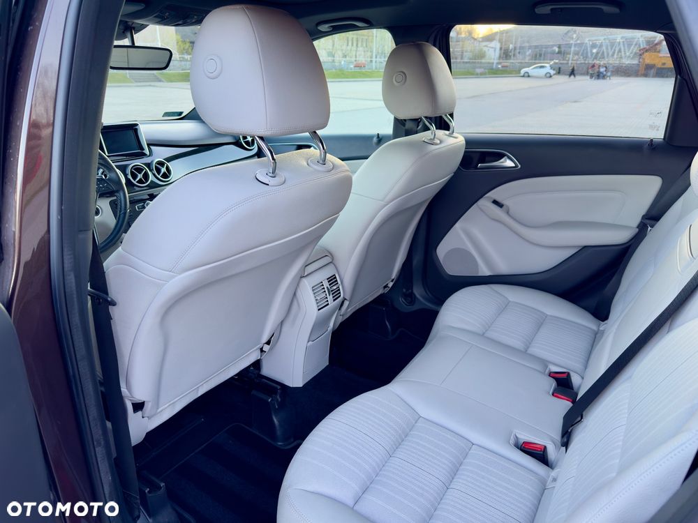 Mercedes-Benz Klasa B 220 4-Matic - 11