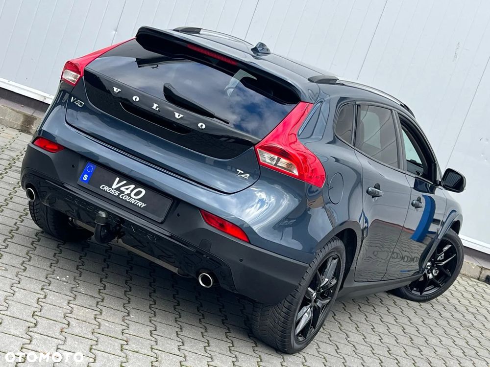 Volvo V40 Cross Country - 12