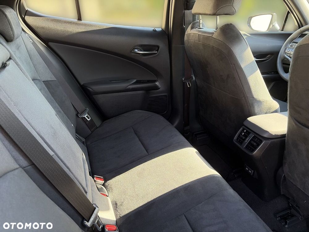 Lexus UX 300h Business - 15