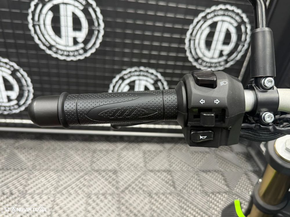 QJ Motor SRK 125S - 2