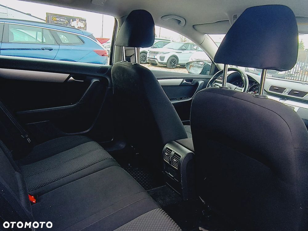 Volkswagen Passat 2.0 TDI 4Motion BlueMotion Technol Trendline - 11