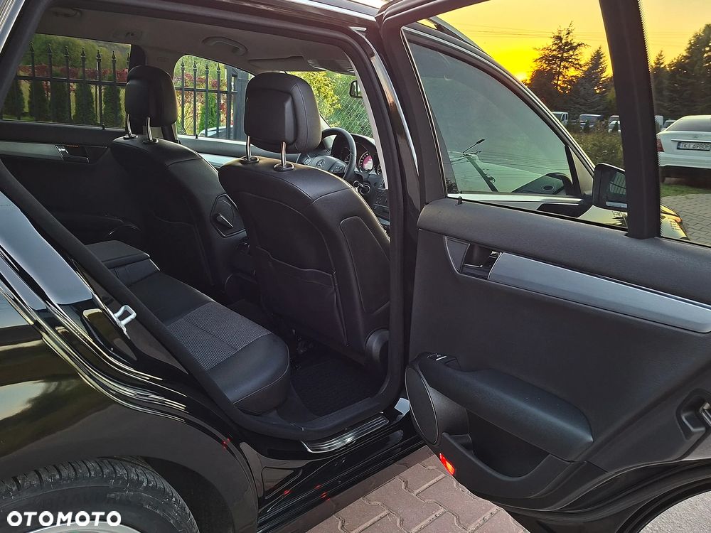 Mercedes-Benz Klasa C 180 CGI BlueEFFICIENCY Avantgarde - 30