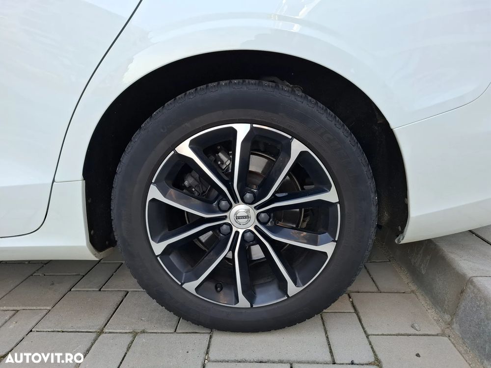 Volvo V60 B4 MHEV AT8 FWD Momentum Pro - 12