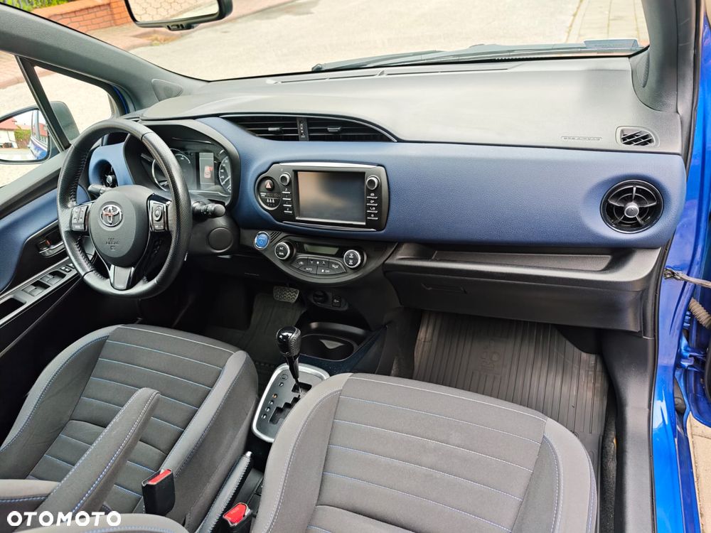 Toyota Yaris Hybrid 100 Selection Platinum - 8