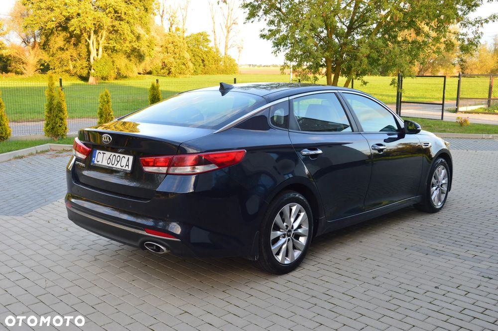 Kia Optima 2.0 L - 10