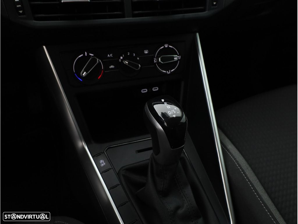 VW Polo 1.0 TSI Urban DSG - 18