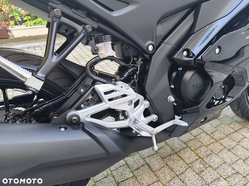 Yamaha YZF - 33
