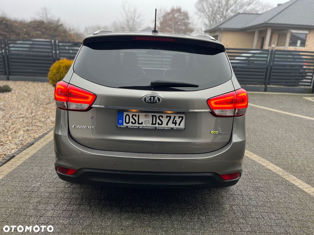 Kia Carens 1.7 CRDi XL 7os - 9