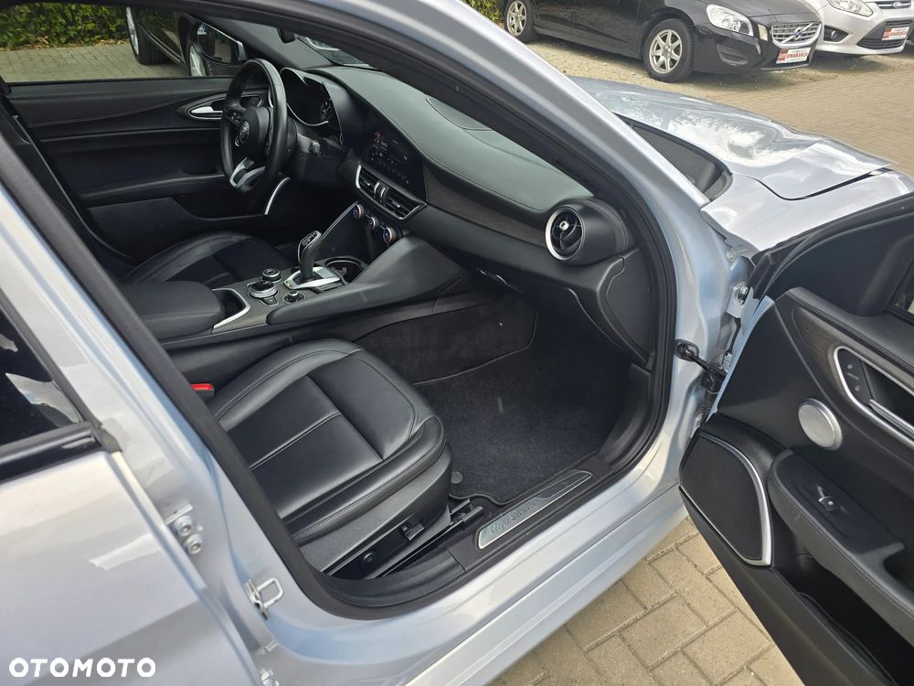 Alfa Romeo Giulia - 11