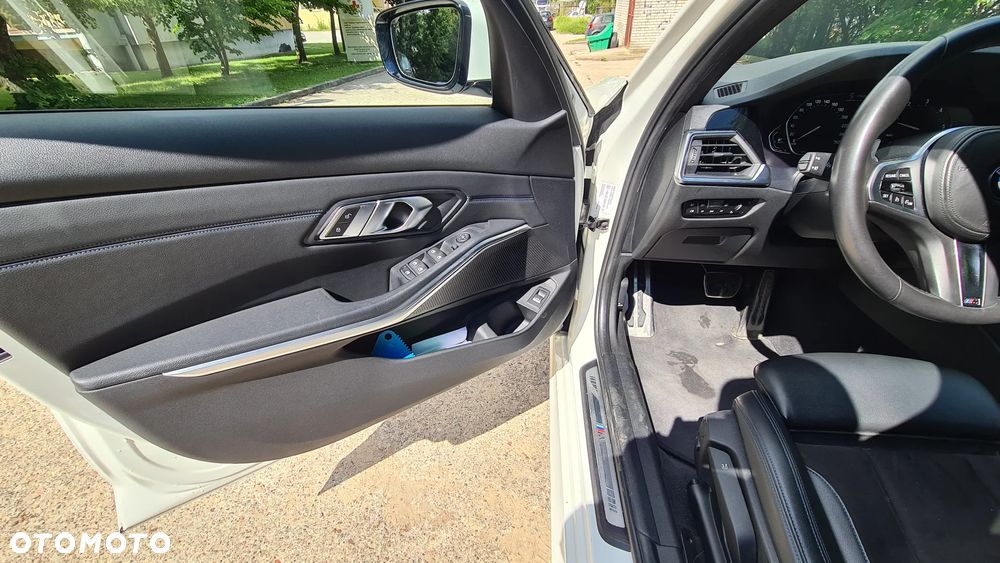 BMW Seria 3 320d M Sport - 14