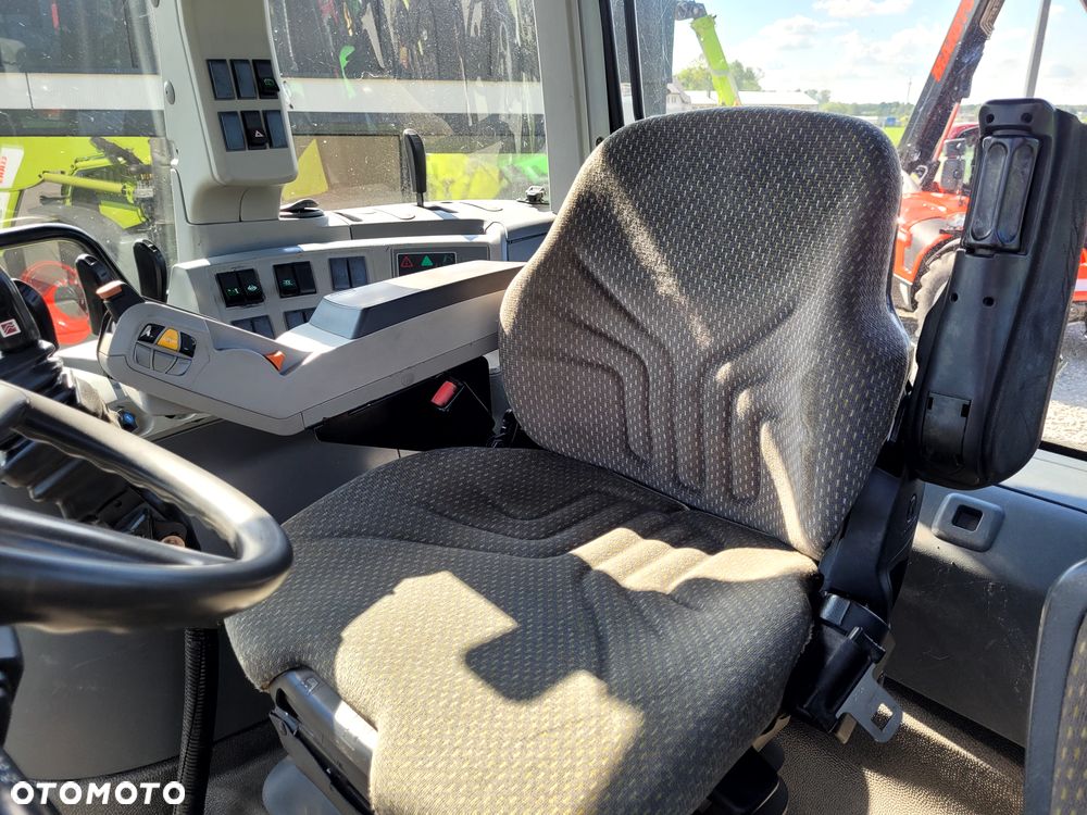 Claas ARION 640 CIS z ładowaczem FL 150 - 19