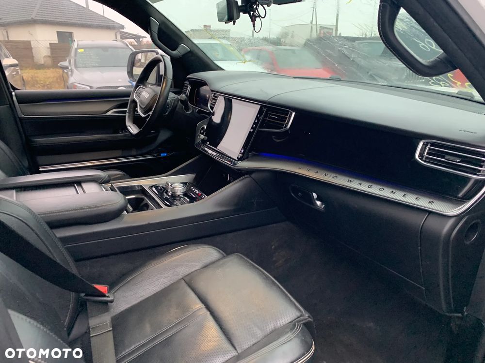 Jeep Grand Wagoneer - 20