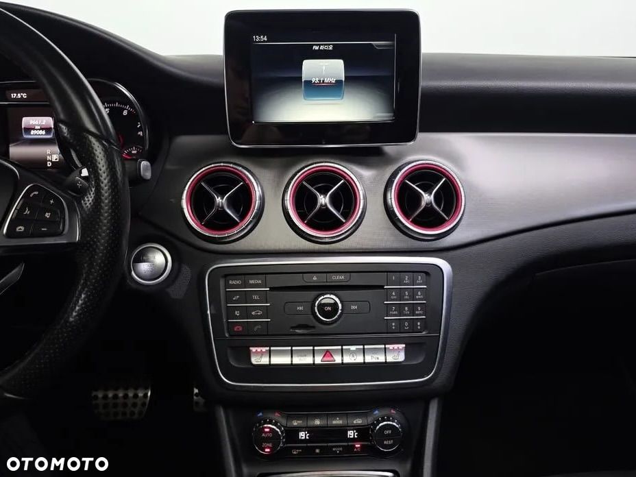 Mercedes-Benz CLA 220 7G-DCT AMG Line - 13