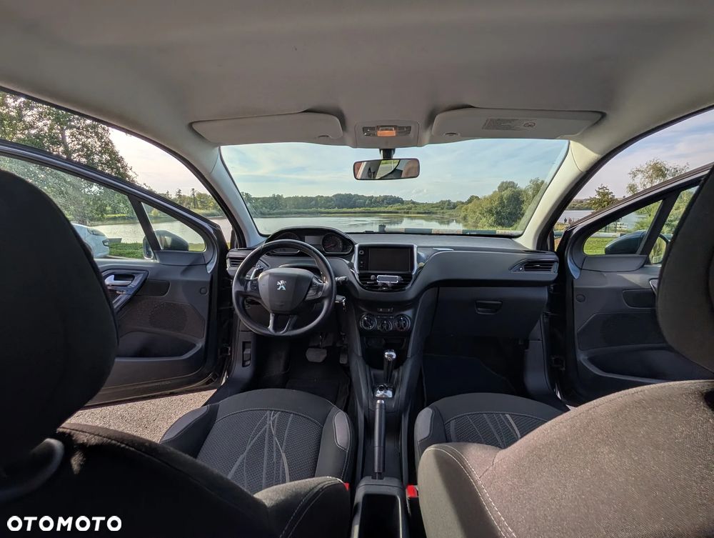 Peugeot 208 - 16